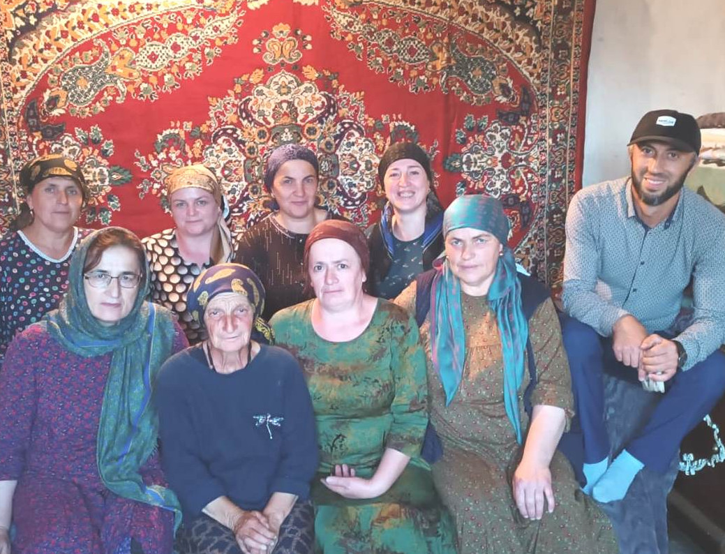 Сотрудники Комплексного центра соцобслуживания Дахадаевского района оказали срочную социальную помощь одиноко проживающей женщине, оказавшейся в трудной жизненной ситуации